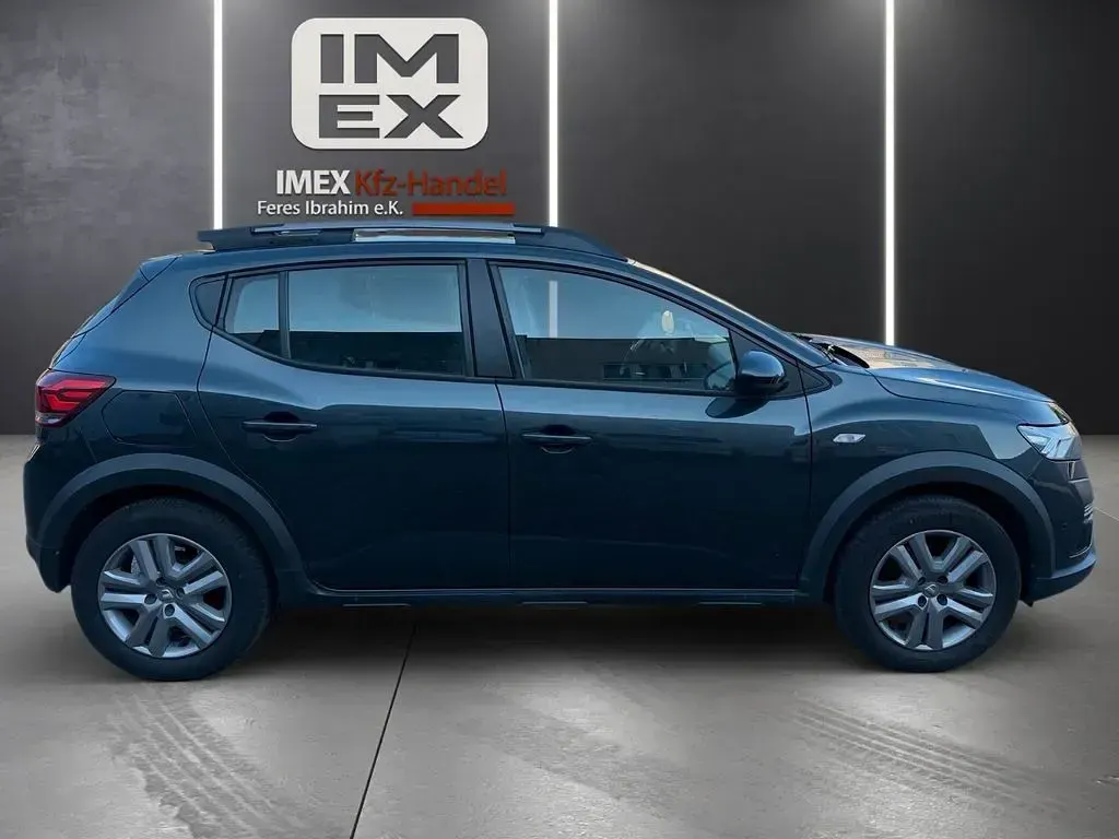 Gebraucht Dacia Sandero Comfort 91 PS (66 kW) 2022 Grau SUV