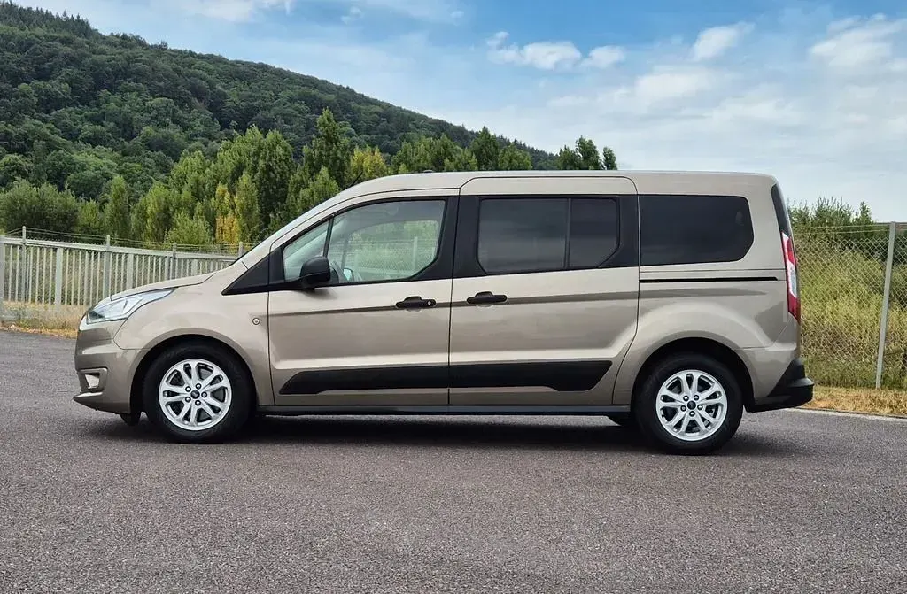 Gebraucht Ford Tourneo Trend 120 PS (88 kW) 2018 Silber Van / Kleinbus