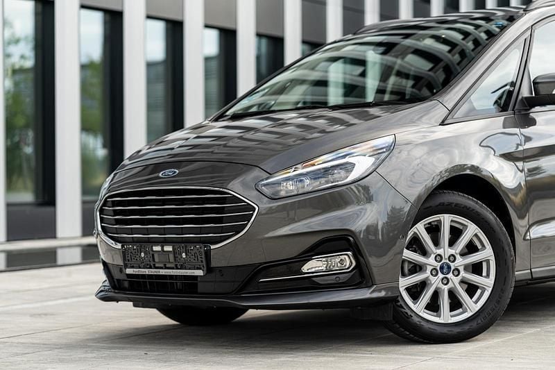Grau Gebraucht 2023 Ford Galaxy Van / Kleinbus | 27.200 € (Superpreis) - Bild 1/4