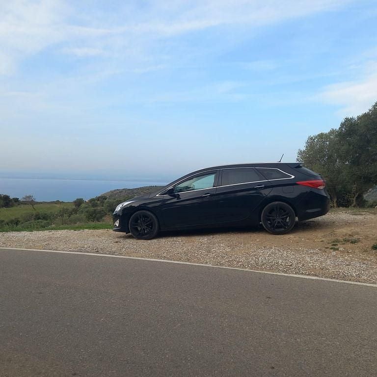 Schwarz Gebraucht 2013 Hyundai i40 Edition Kombi | 8.990 € (Fairer Preis) - Bild 1/4