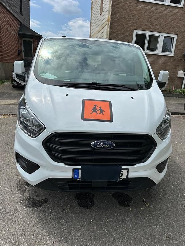 Weiß Gebraucht 2019 Ford Tourneo Custom Van / Kleinbus | 20.500 € (Teuer) - Bild 1/4