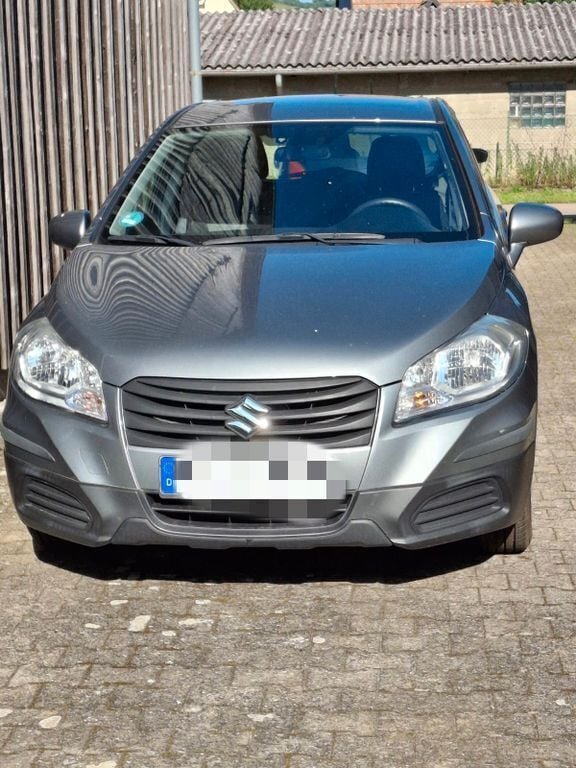 Silber Gebraucht 2014 Suzuki SX4 S-Cross Club SUV | 8.000 € (Superpreis) - Bild 1/3