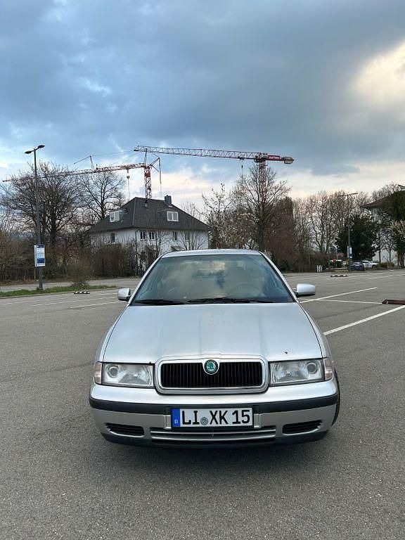 Second-hand Skoda Octavia 110 CP (80 kW) 2000 Argintiu Berlinǎ