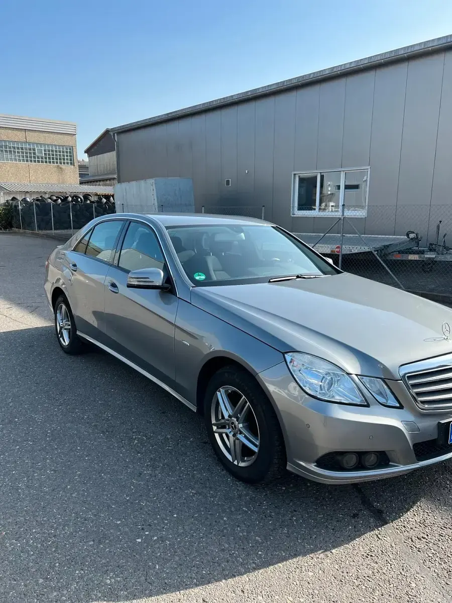 Gebraucht Mercedes E200 185 PS (136 kW) 2009 Silber Limousine