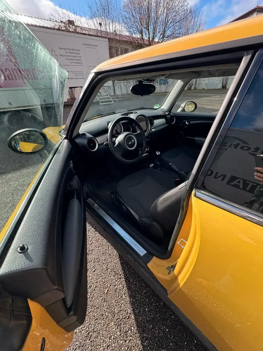 Brugt Mini Cooper 75 HK (55 kW) 2009 Gul Hatchback