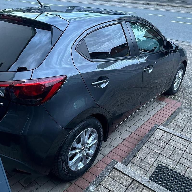 Gebraucht Mazda 2 90 PS (66 kW) 2016 Grau Kleinwagen