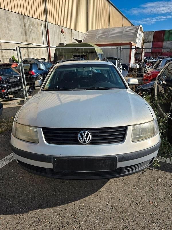 Gebraucht VW Passat Comfortline 101 PS (74 kW) 2000 Silber Kombi