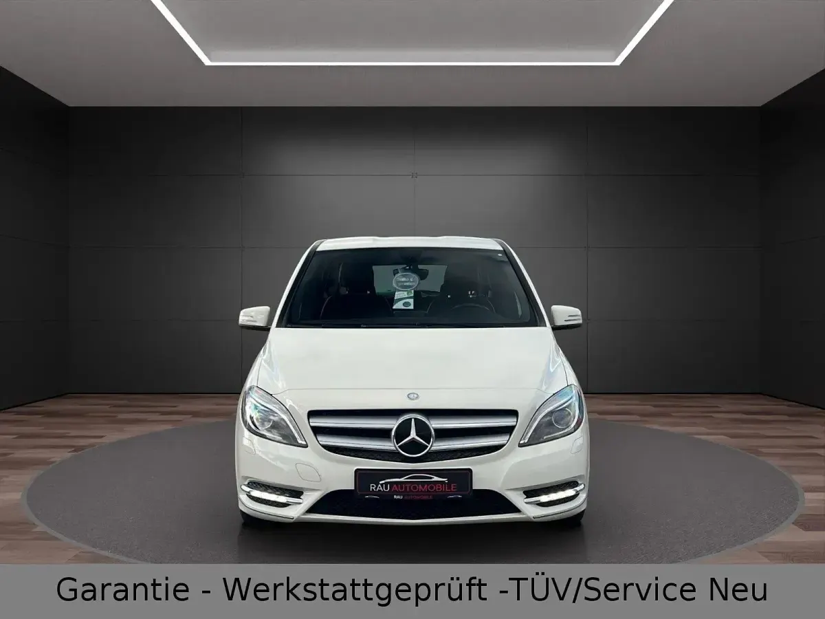 Gebraucht Mercedes B180 122 PS (89 kW) 2014 Weiß Kleinwagen