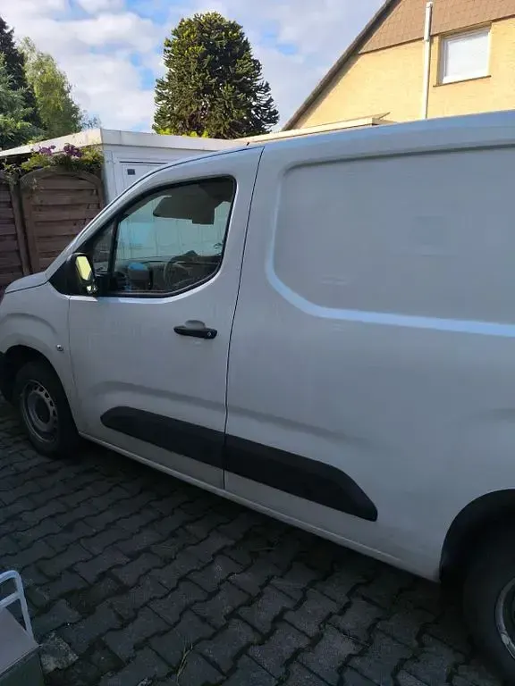 Gebraucht Opel Combo 131 PS (96 kW) 2024 Weiß Van / Kleinbus