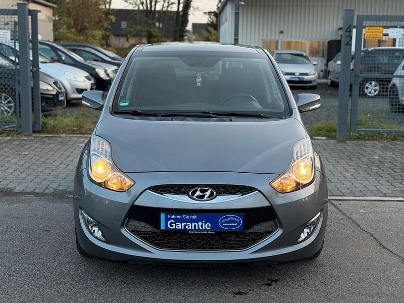 Gebraucht Hyundai ix20 Comfort 90 PS (66 kW) 2011 Grau Kleinwagen
