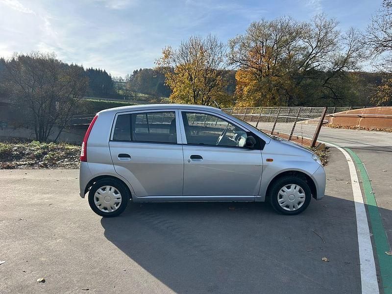 Gebraucht Daihatsu Cuore Plus 58 PS (42 kW) 2003 Silber Kleinwagen