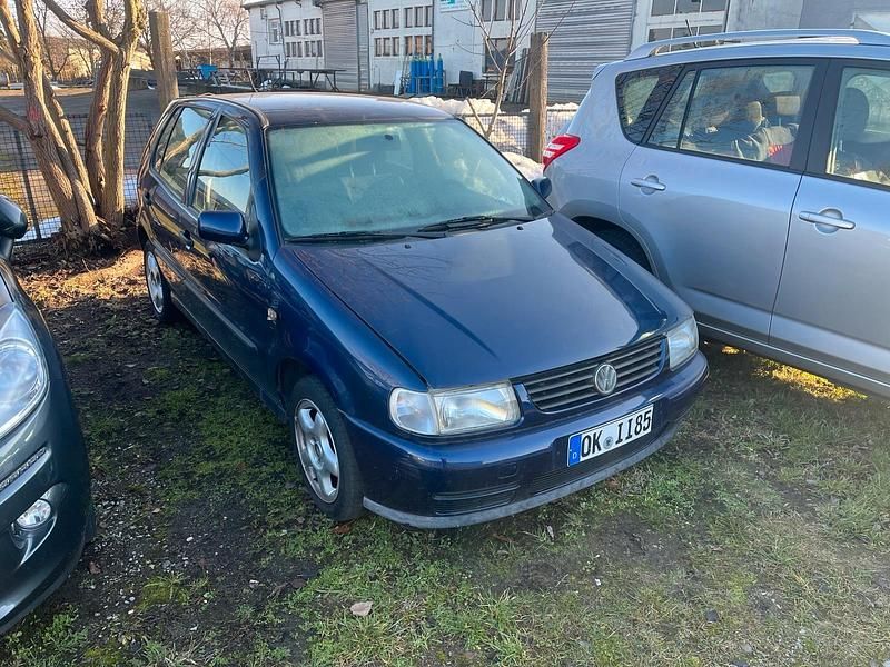 Blau Gebraucht 1999 VW Polo Kleinwagen | 600 € (Guter Preis) - Bild 1/4