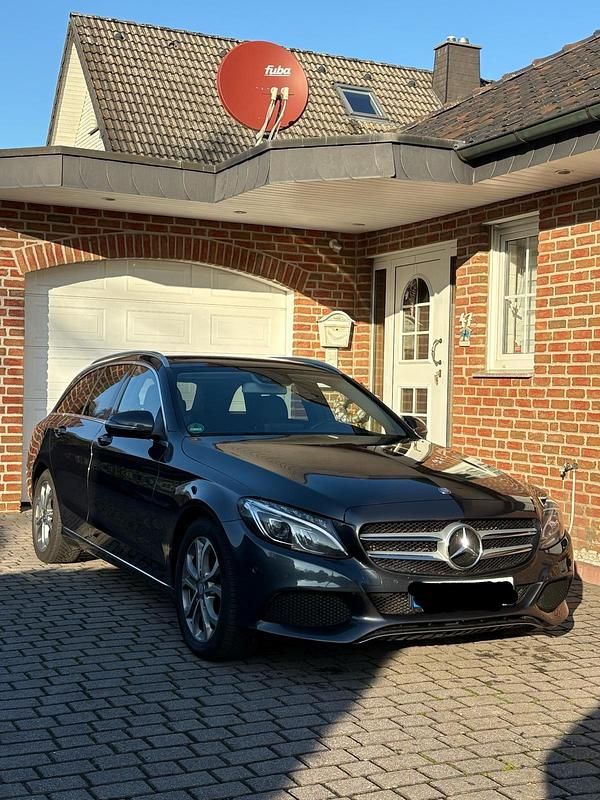 Grau Gebraucht 2016 Mercedes C250 Avantgarde Kombi | 15.700 € (Fairer Preis) - Bild 1/4