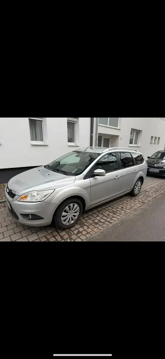 Gebraucht Ford Focus 101 PS (74 kW) 2010 Silber Kleinwagen