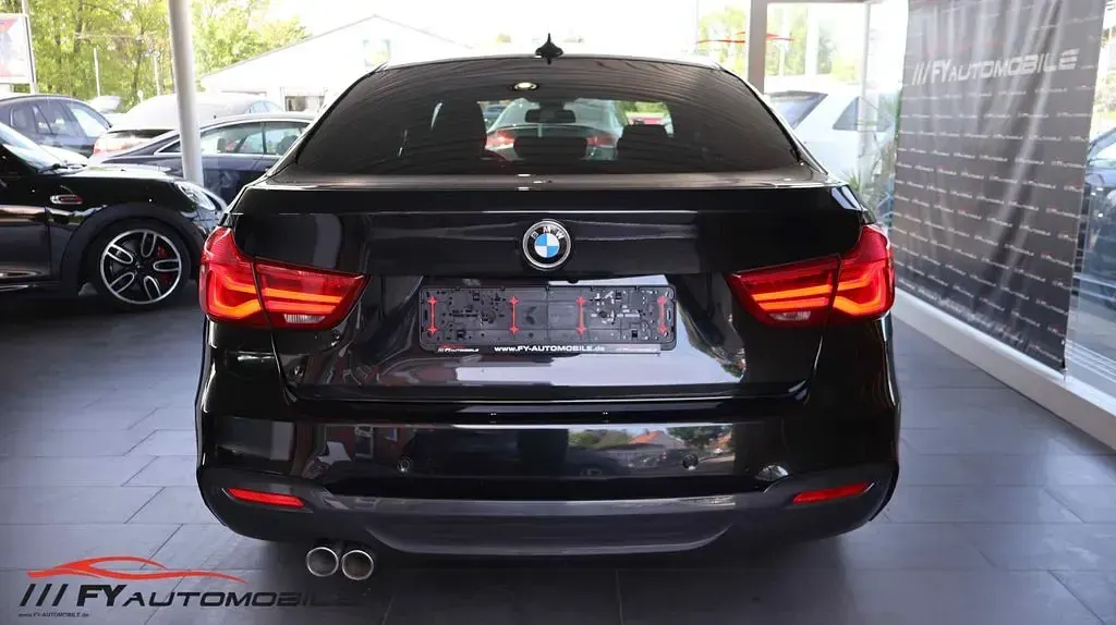 Gebraucht BMW 320 M Sport 190 PS (139 kW) 2019 Black sapphire metallic Limousine