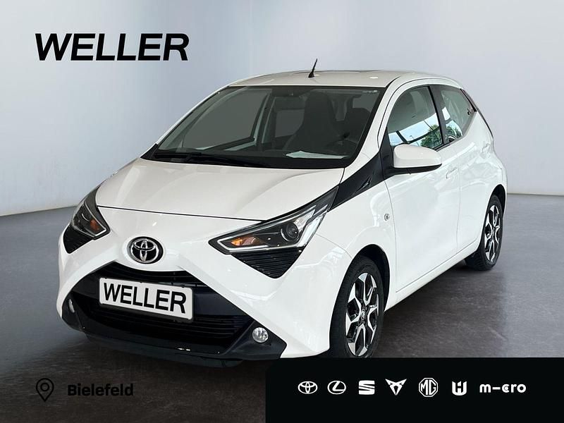 Weiss Gebraucht 2020 Toyota Aygo X-play Kleinwagen | 10.990 € (Etwas zu teuer) - Bild 1/3