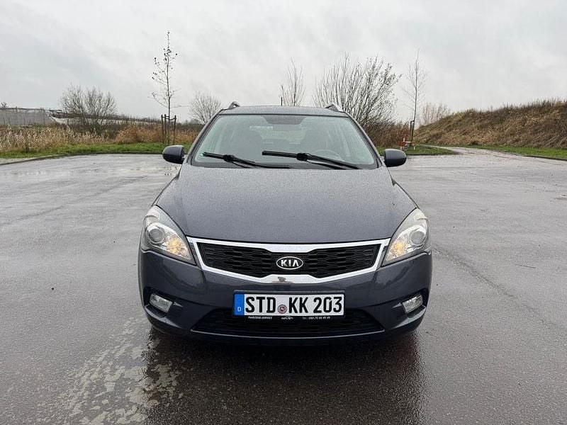 Gebraucht Kia Ceed Spirit 125 PS (91 kW) 2011 Grau Kleinwagen