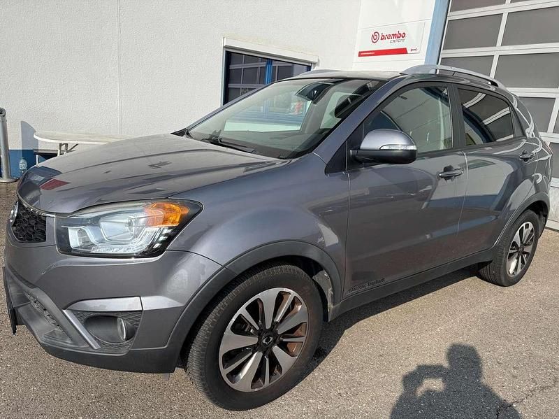 Gebraucht SsangYong Korando Crystal 175 PS (128 kW) 2014 Graumetallik SUV