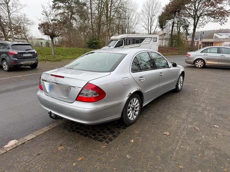 Gebraucht Mercedes E220 Elegance 170 PS (125 kW) 2008 Grau Limousine