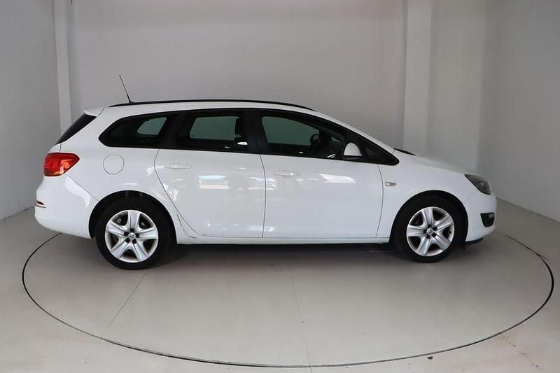 Gebraucht Opel Astra 101 PS (74 kW) 2012 Weiß Kombi