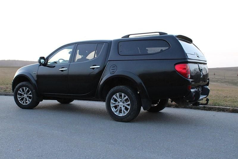 Gebraucht Mitsubishi L200 178 PS (130 kW) 2014 Schwarz Pickup