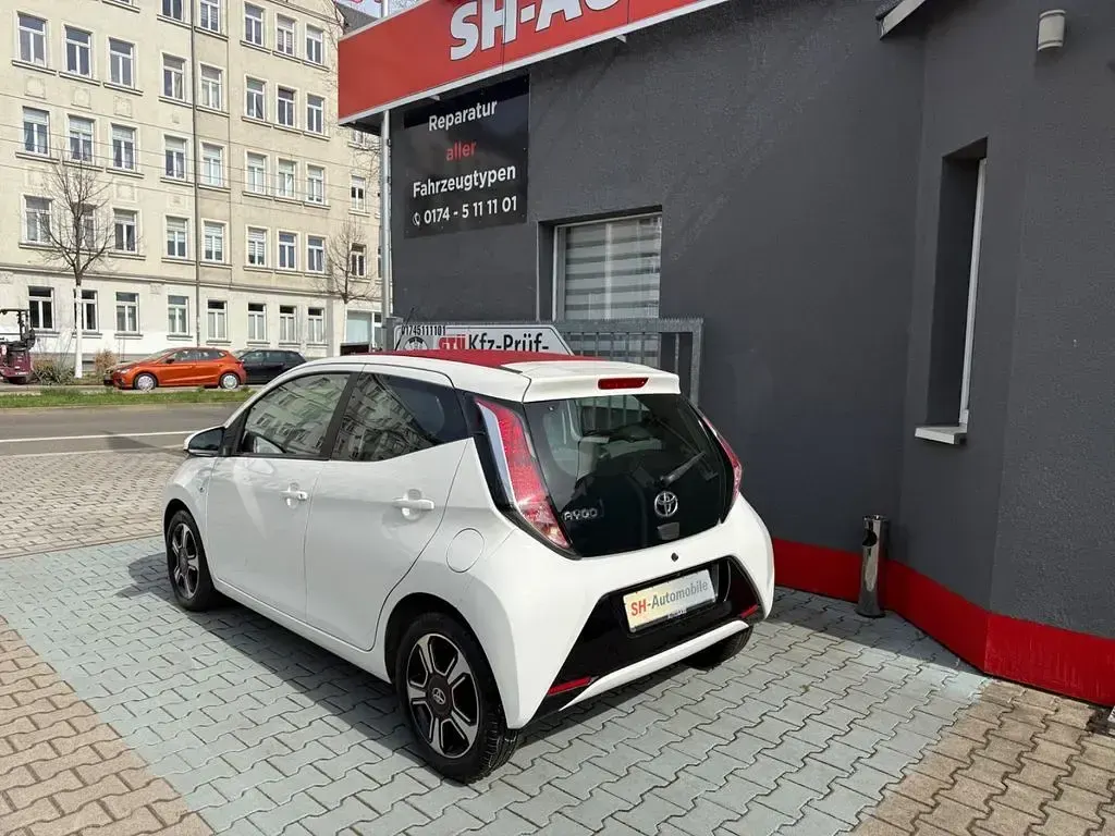 Gebraucht Toyota Aygo X-wave 69 PS (50 kW) 2017 Weiß Kleinwagen