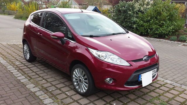Gebraucht Ford Fiesta Titanium 112 PS (82 kW) 2010 Rot Kleinwagen