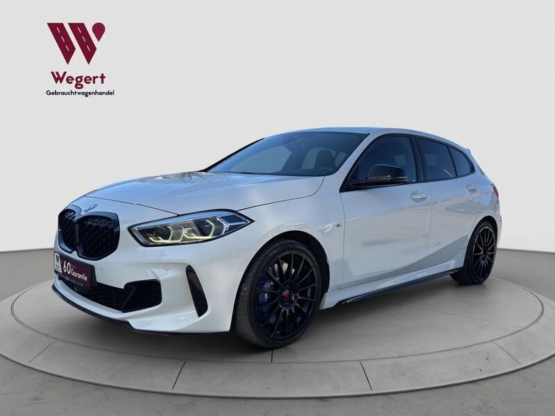 Alpinweiss iii Gebraucht 2020 BMW M135 Comfort Edition Kleinwagen | 25.950 € (Fairer Preis) - Bild 1/4