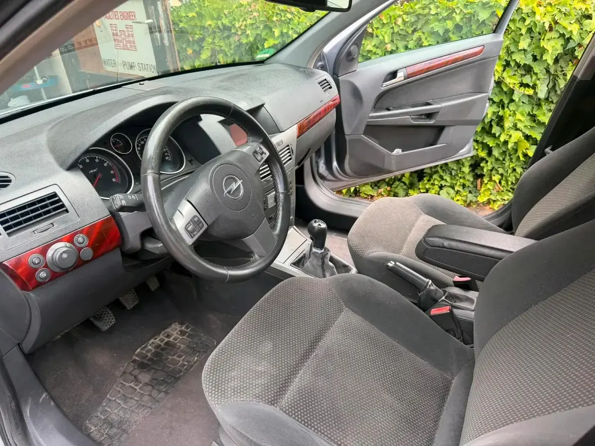 Gebraucht Opel Astra 105 PS (77 kW) 2005 Grau Kleinwagen