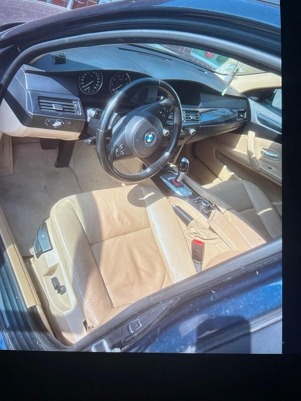 Gebraucht BMW 525 218 PS (160 kW) 2009 Blau Kombi