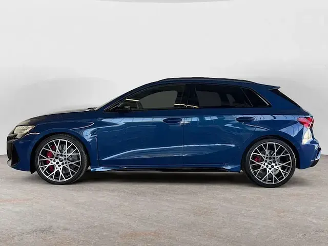 Gebraucht Audi RS3 Sportback Ambiente 400 PS (294 kW) 2025 Ascariblau metallic Kleinwagen