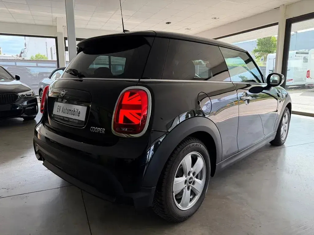 Gebraucht Mini Cooper Essential 136 PS (100 kW) 2023 Schwarz Kleinwagen