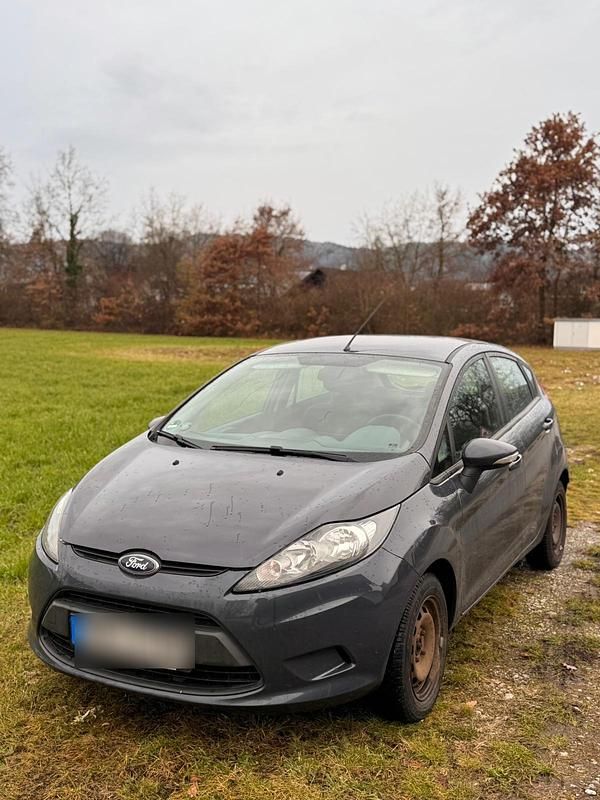 Grau Gebraucht 2011 Ford Fiesta Titanium Kleinwagen | 2.600 € (Guter Preis) - Bild 1/4