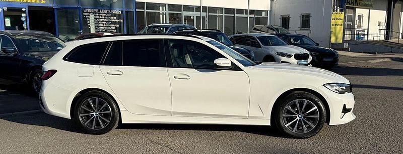 Gebraucht BMW 318 Advantage 150 PS (110 kW) 2022 Weiß Limousine