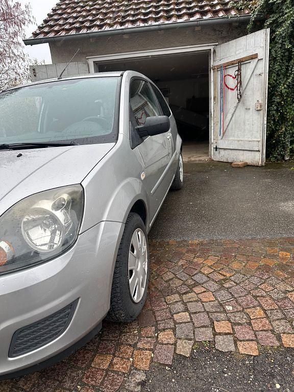 Gebraucht Ford Fiesta Style 60 PS (44 kW) 2007 Silber Kleinwagen