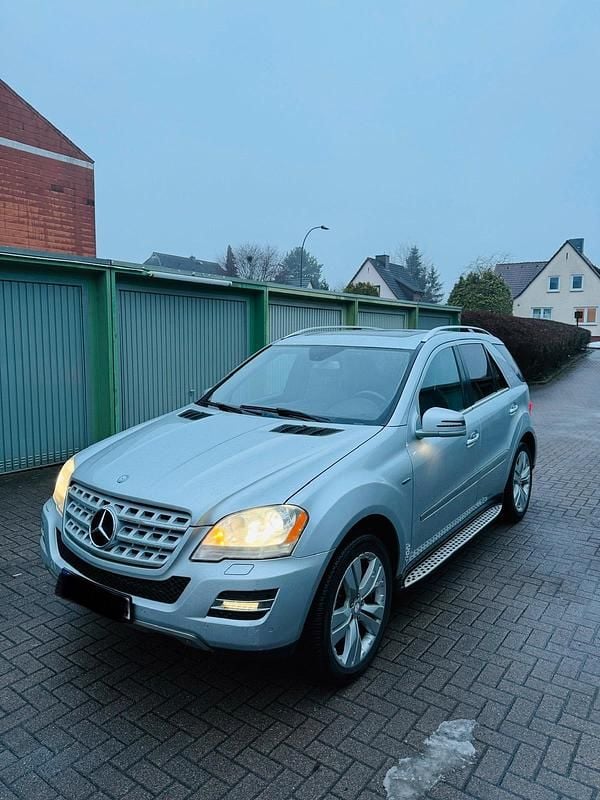 Gebraucht Mercedes ML350 231 PS (169 kW) 2011 Silber SUV