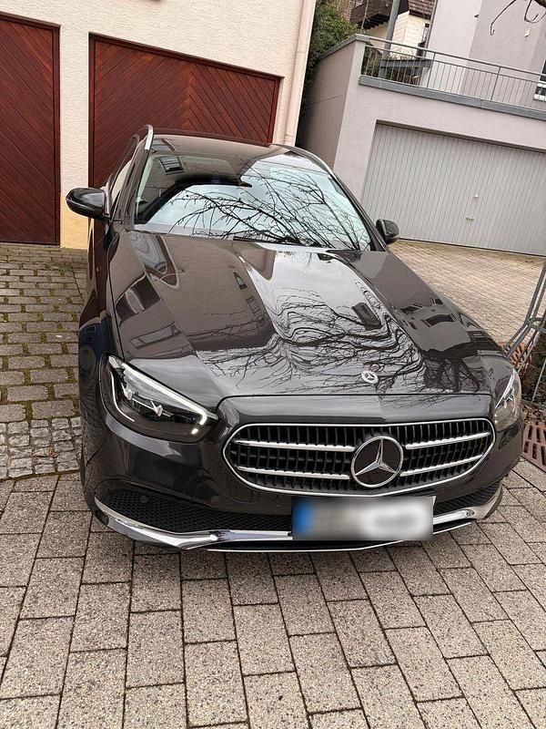 Gebraucht Mercedes E220 194 PS (142 kW) 2021 Schwarz Kombi