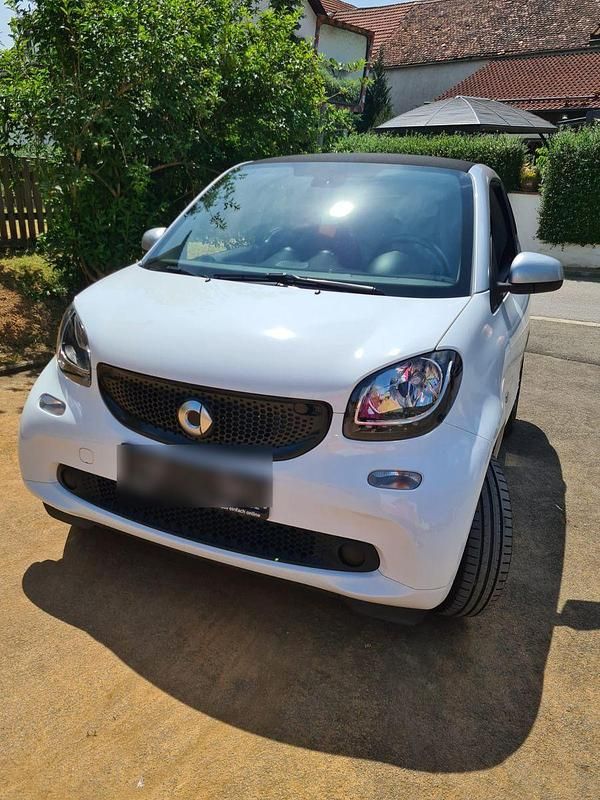 Weiß Gebraucht 2018 Smart ForTwo Coupé Coupé | 10.900 € (Fairer Preis) - Bild 1/4