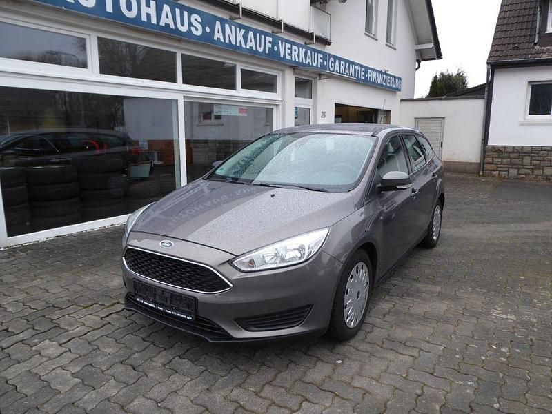 Braun Gebraucht 2015 Ford Focus Trend Limousine | 5.000 € (Fairer Preis) - Bild 1/4