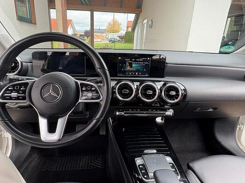 Weiß Gebraucht 2020 Mercedes A220 Limousine | 22.500 € (Superpreis) - Bild 1/4