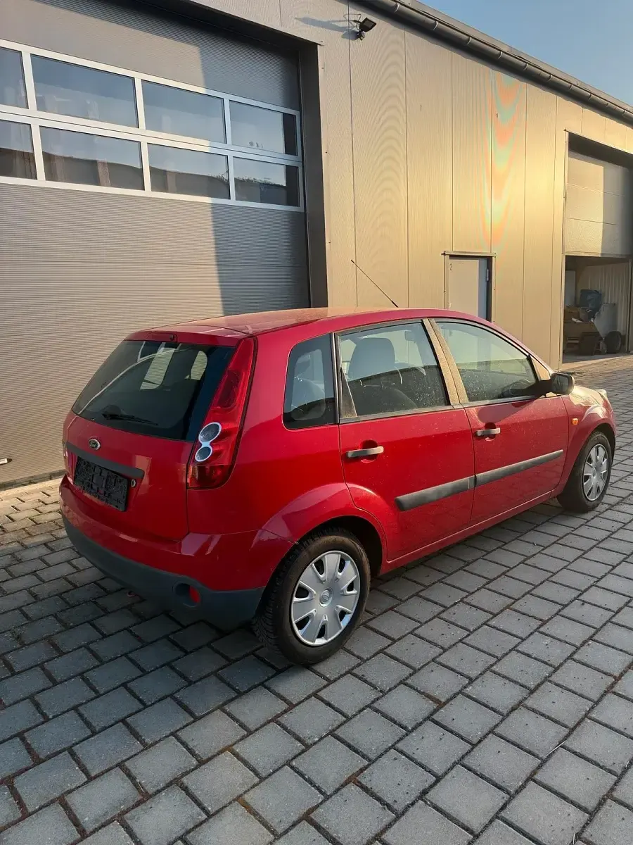 Gebraucht Ford Fiesta 70 PS (51 kW) 2006 Rot Kleinwagen