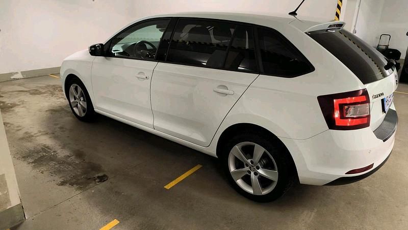 Weiß Gebraucht 2018 Skoda Rapid Kombi | 6.750 € (Fairer Preis) - Bild 1/4