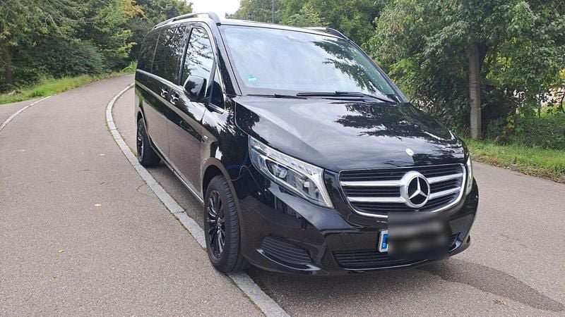 Schwarz Gebraucht 2016 Mercedes V250 Avantgarde Van / Kleinbus | 32.500 € (Superpreis) - Bild 1/4