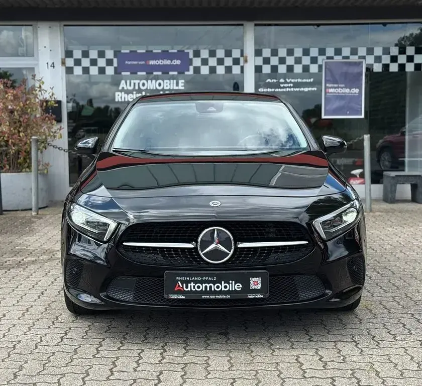 Gebraucht Mercedes A200 163 PS (119 kW) 2022 Schwarz Limousine