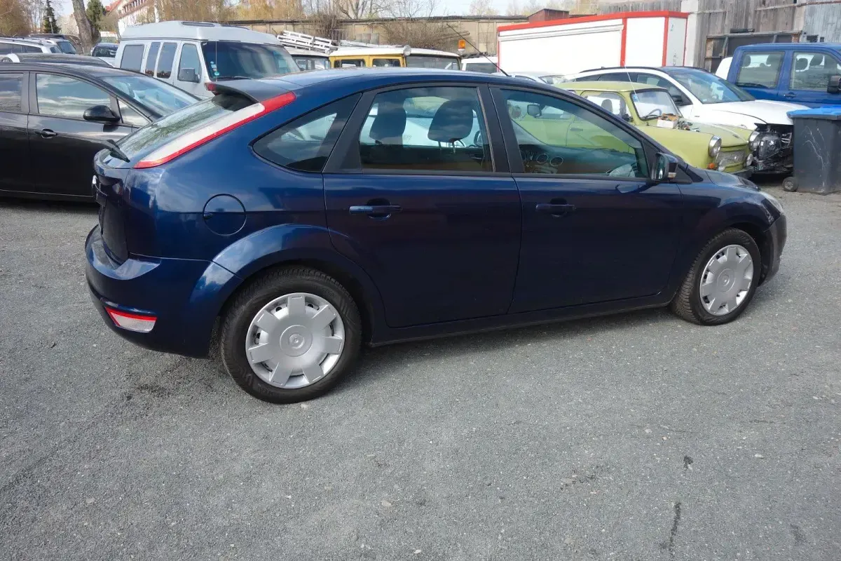 Second-hand Ford Focus 105 CP (77 kW) 2011 Albastru Berlinǎ