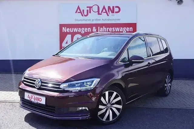 Gebraucht VW Touran Highline 190 PS (139 kW) 2018 Crimson red metallic Van / Kleinbus