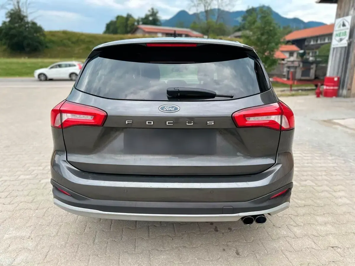 Gebraucht Ford Focus Active 120 PS (88 kW) 2020 Grün Limousine