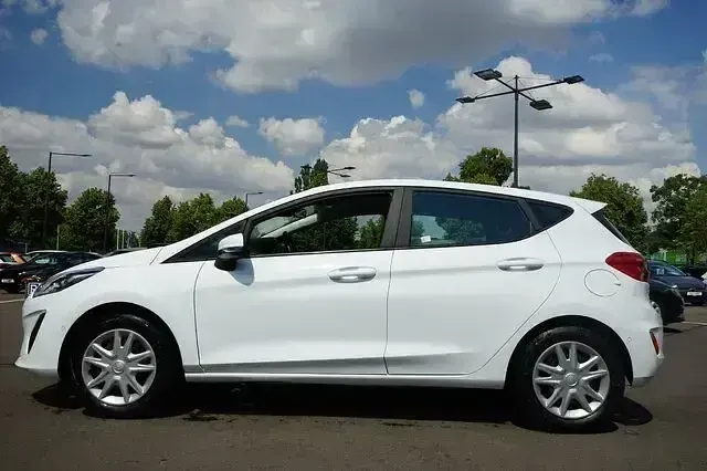Gebraucht Ford Fiesta Cool & Connect 75 PS (55 kW) 2020 Weiß Kleinwagen