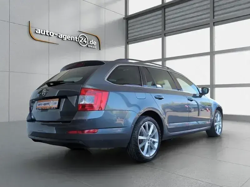 Occasion Skoda Octavia Elegance 180 ch (132 kW) 2014 Gris Citadine