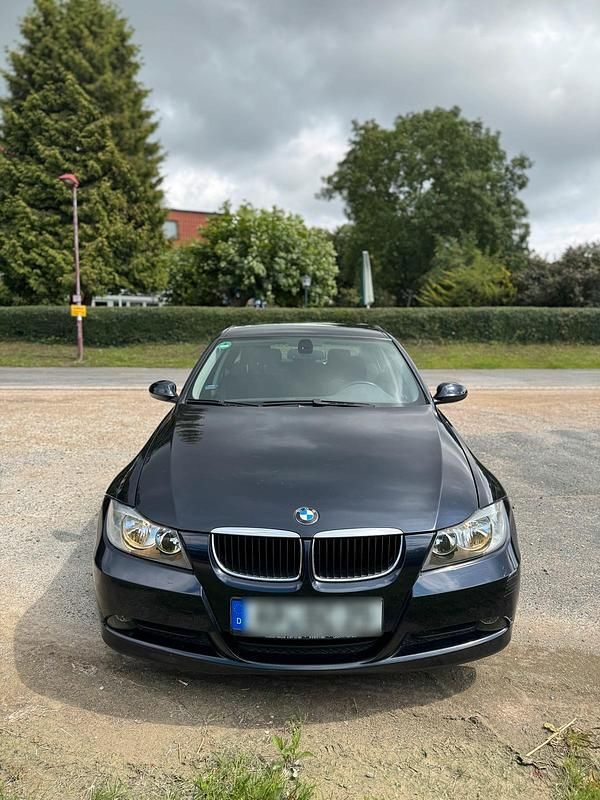Blau Gebraucht 2006 BMW 318 Limousine | 4.500 € (Fairer Preis) - Bild 1/4